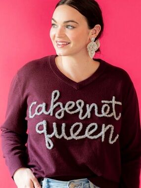 QUEEN OF SPARKLES Cabernet Queen Burgundy Maroon Wine V‑Neck Sweater Sz L